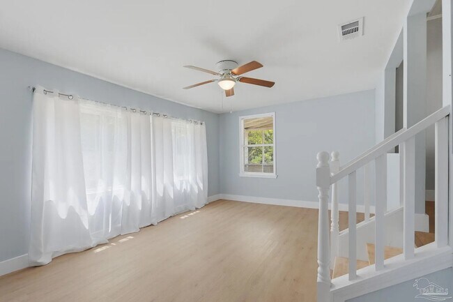 Foto del edificio - 525 Pelham Rd