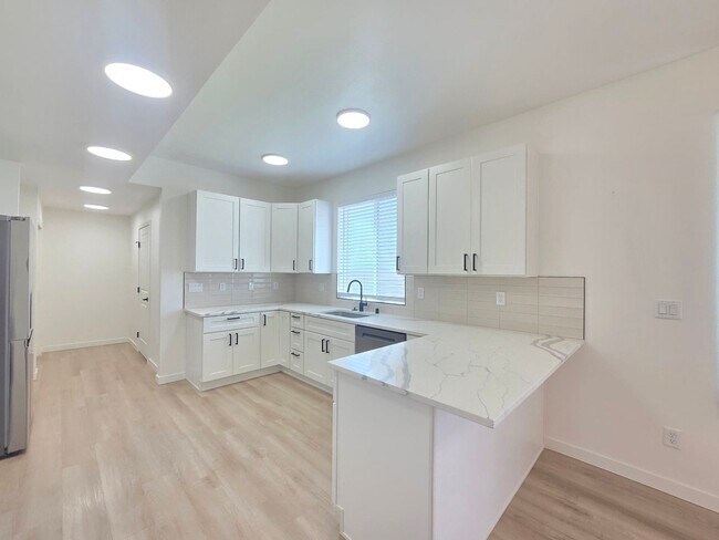 Building Photo - $2,800 - 4 Bed / 2.5 Stunning Home in Five Mile Prairie Neighborhood