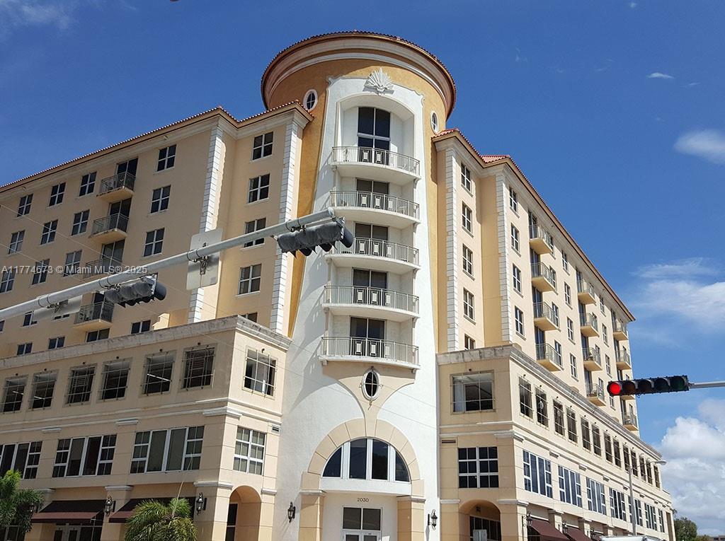 Building Photo - 2030 Douglas Rd