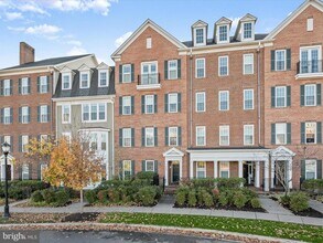 Building Photo - 7658 Maple Lawn Blvd