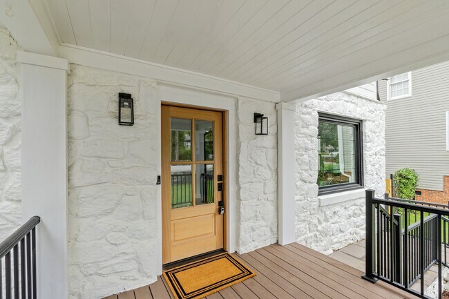 Foto del edificio - 28 Douglas Dr