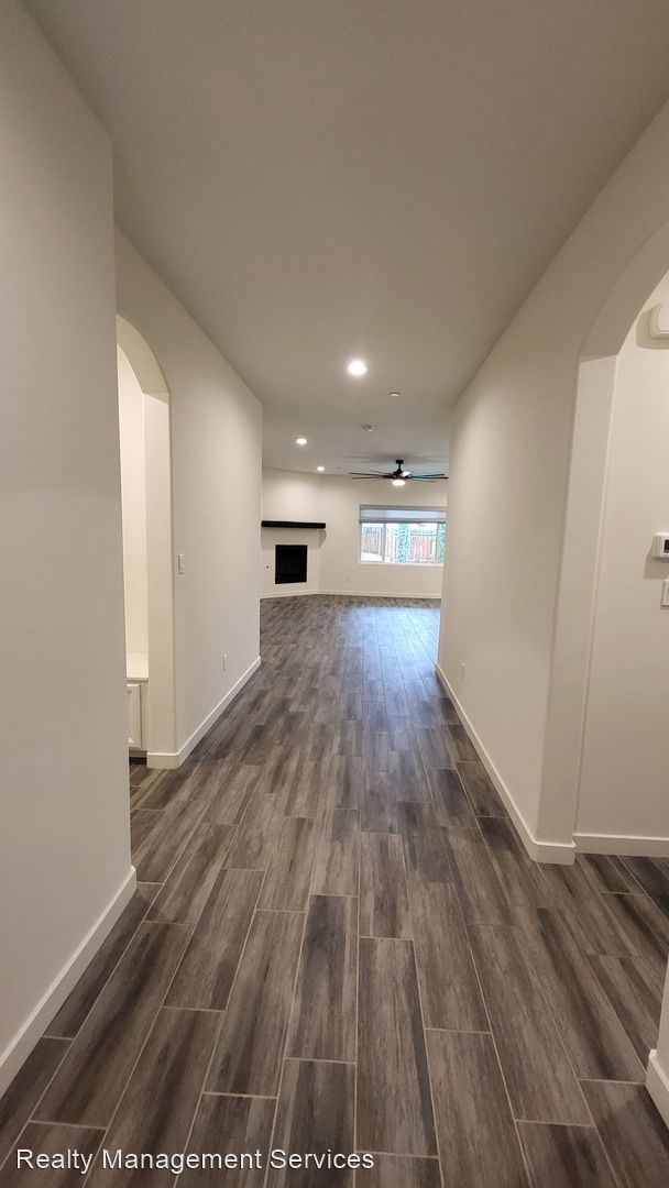 Building Photo - 4 br, 2 bath House - 15018 Mahogany Ct