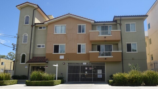 Building Photo - 7122 Amigo Ave