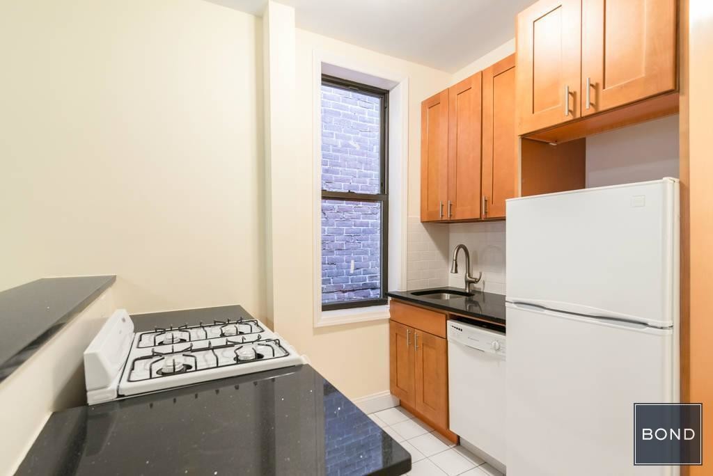 Primary Photo - 229 E 36th St