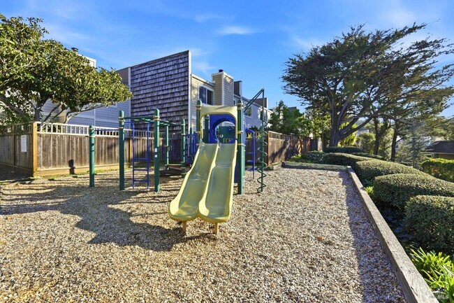 Building Photo - 122 Mariner Green Ct