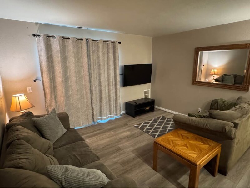 Foto principal - 108 Cougar Blvd