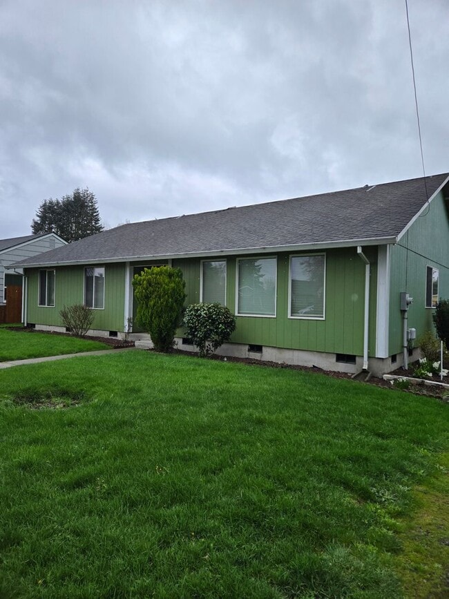 Building Photo - 3 Bedroom 2 Bath in Centralia