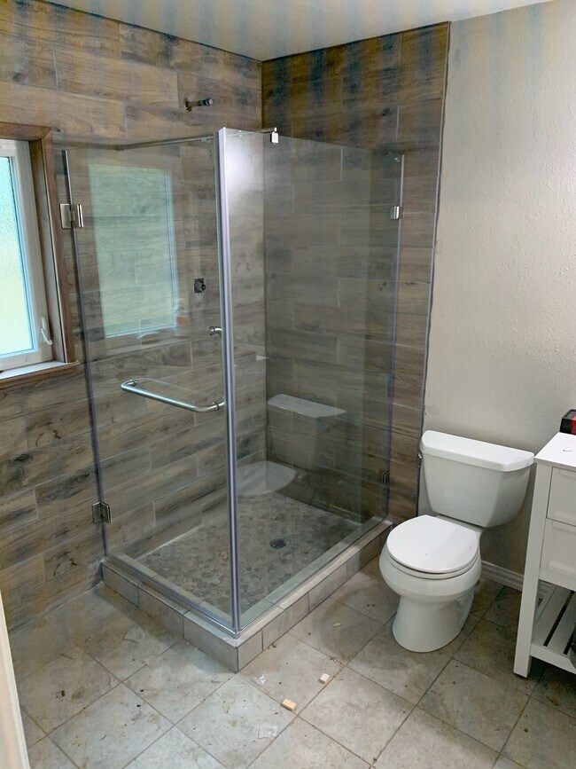 Ducha - 3162 E Fm 389