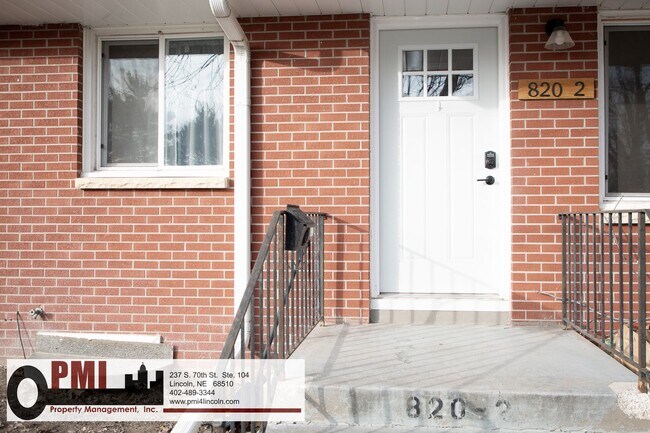 Building Photo - 820 S 38th St