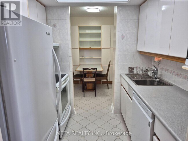 Photo du bâtiment - 1535 Lakeshore Rd E
