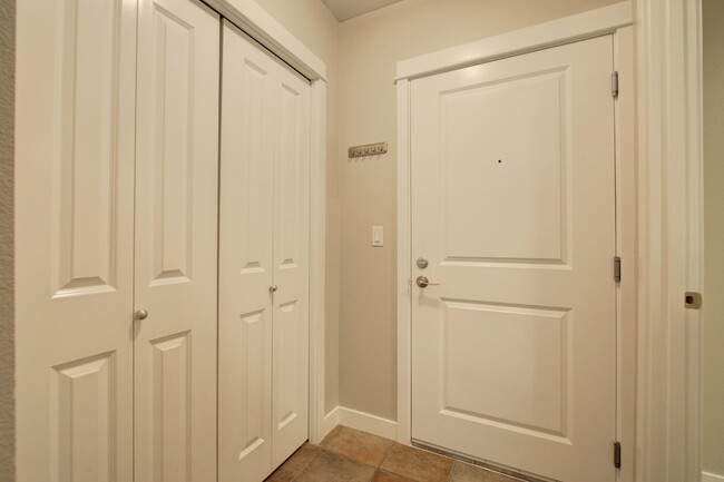 Building Photo - 0bd/1ba Seattle Condo