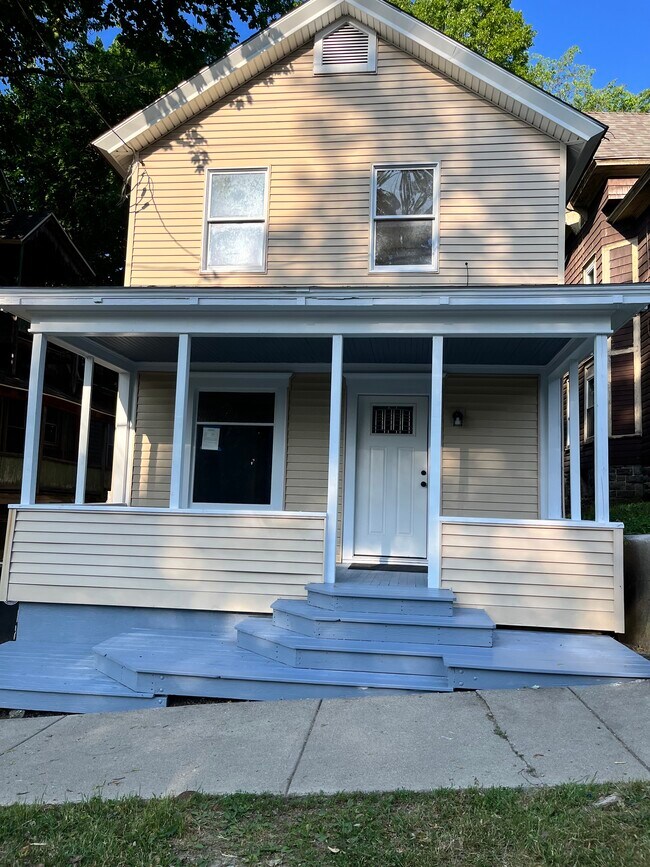 Frente principal - 1 Monroe Hts
