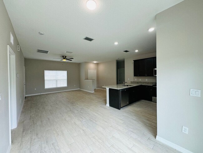 Building Photo - GREAT 3 BD/2BA Home in Palm Bay!!