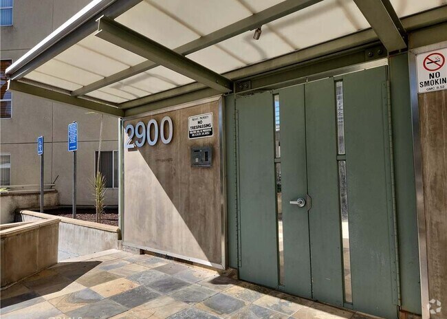 Building Photo - 2900 Fairway Ave