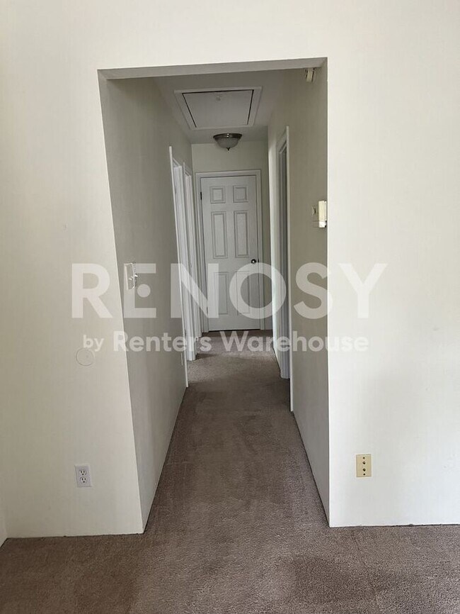 Building Photo - 3 bedroom 2 bathroom home in quiet neighborhood - coming soon!