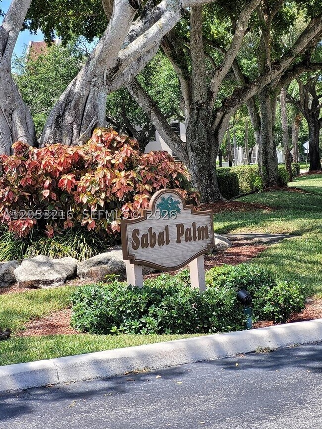 Foto del edificio - 1811 Sabal Palm Dr