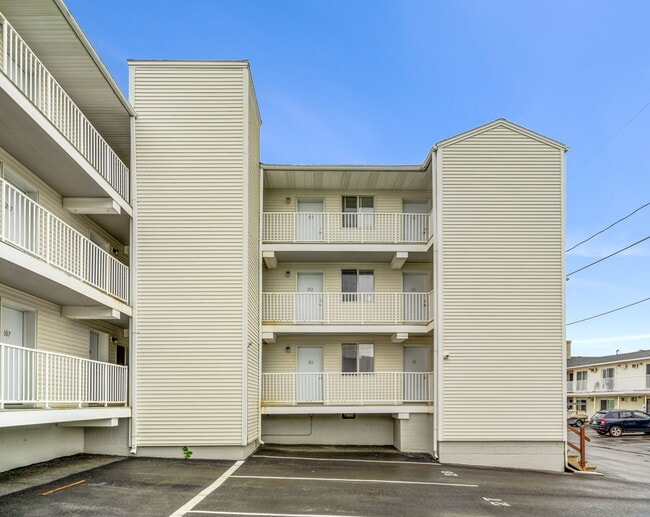 Building Photo - 933 Ocean Blvd