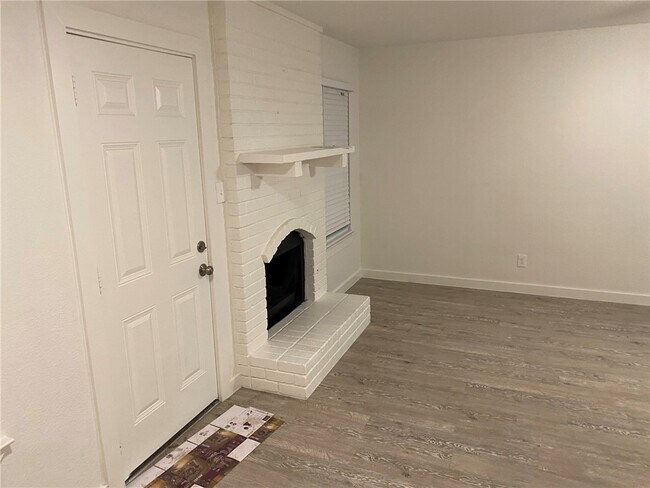 Foto del edificio - 2408 Burleson Ct