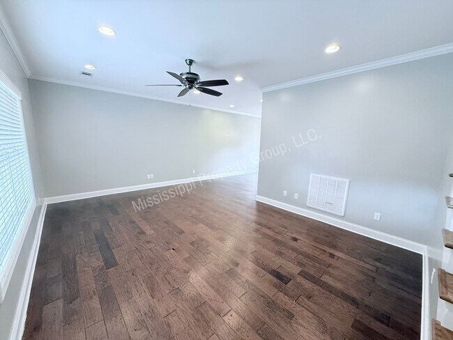 Building Photo - 3BR/2.5BA Home