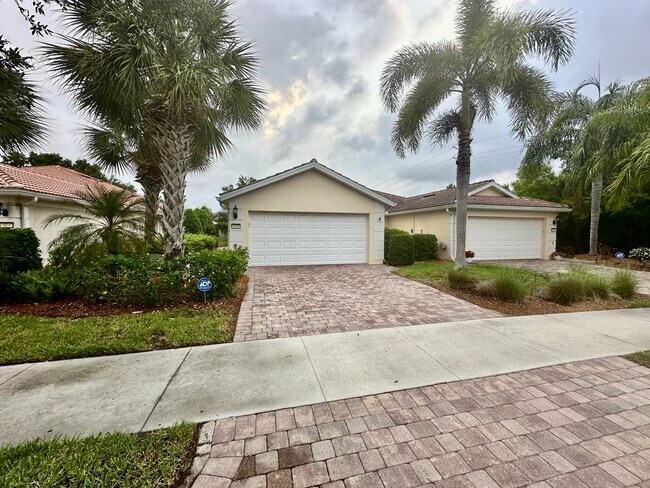 Building Photo - 3 Bed 2 Bath Fully Furnished Home In The H...