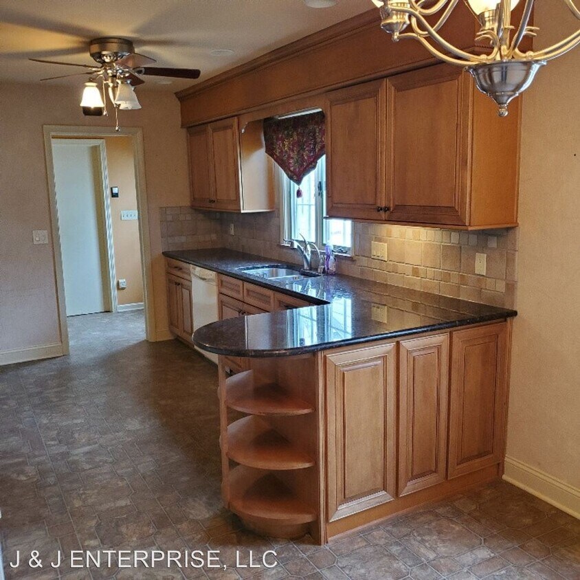 4 br, 3.5 bath House 272 VASSAR AVE House Rental in Elyria, OH