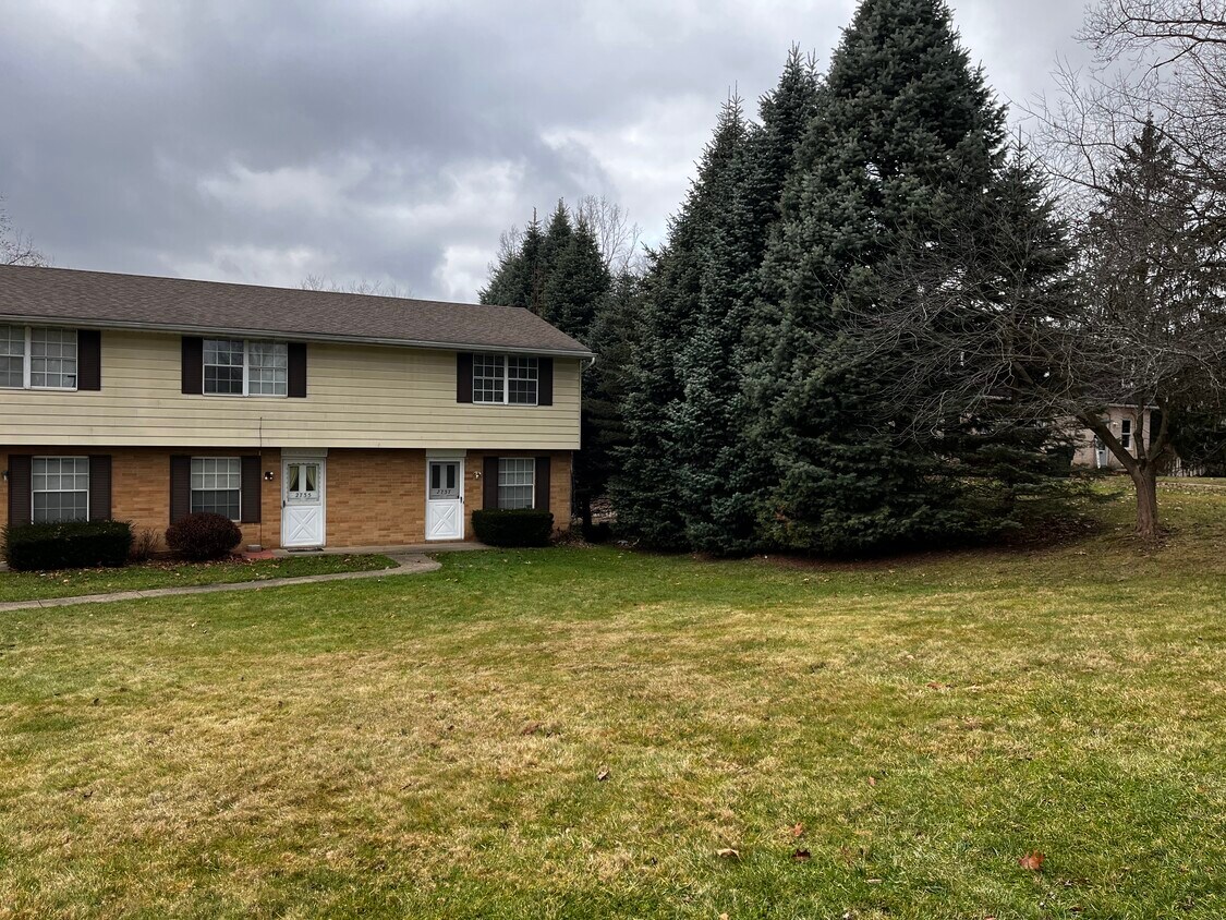 Primary Photo - 2737 Thackeray Ave NW