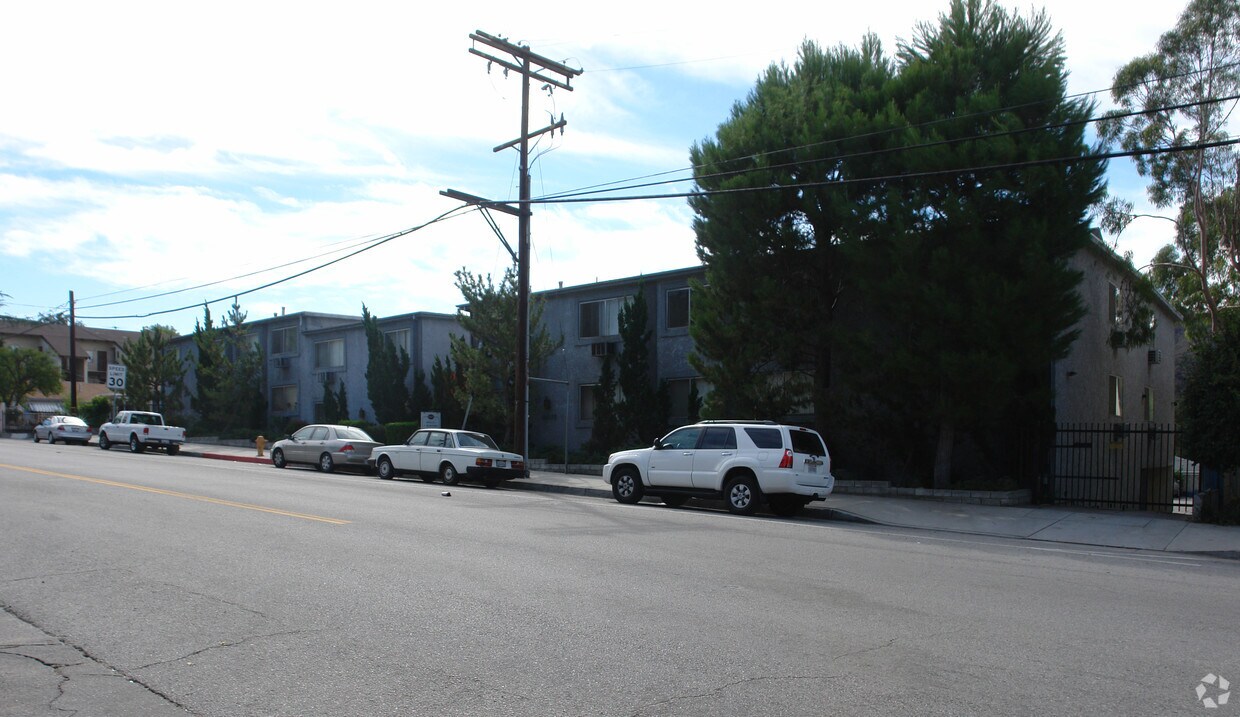 Foto del edificio - 10075 Tujunga Canyon Blvd