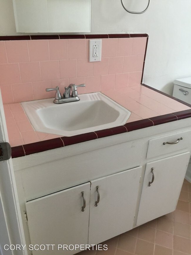 Foto del edificio - 1042 N Stanley Ave