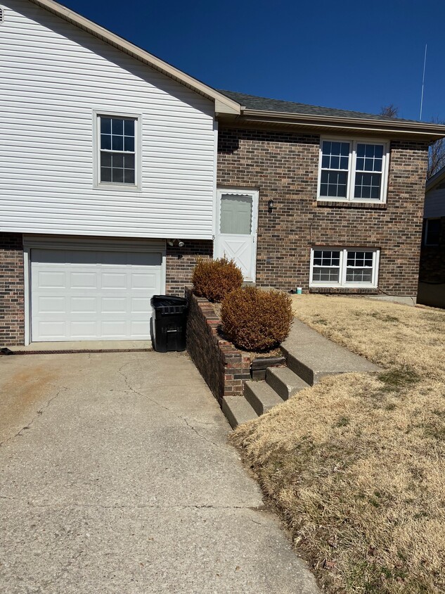 Foto principal - 5114 CHARM RIDGE DR
