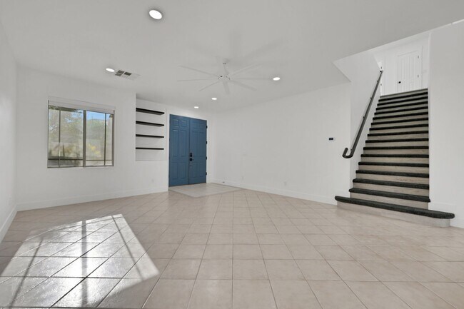 Building Photo - Henderson 5 Bedroom