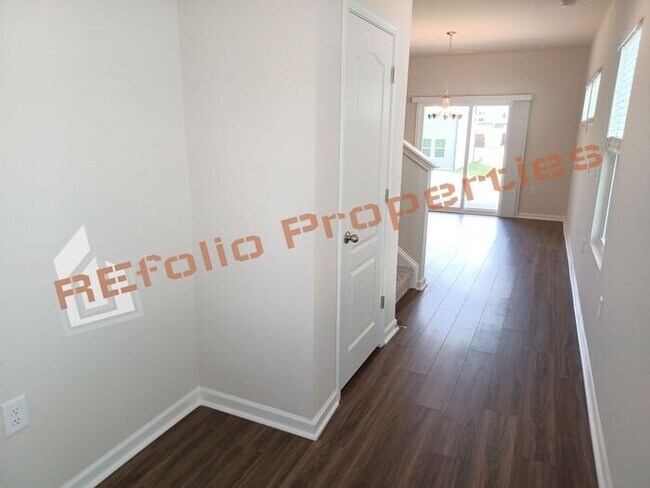 Building Photo - 121 Wilbur Lake Dr