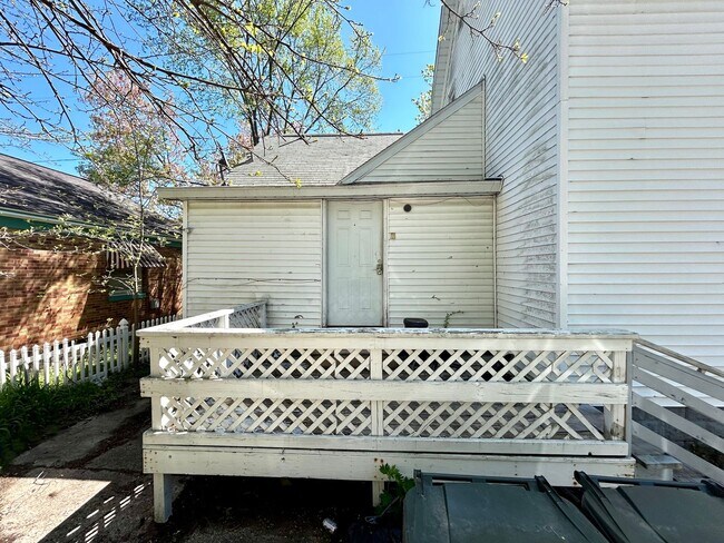 Building Photo - 654 E Isabella Ave