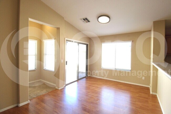 Building Photo - 2900 E Silverbell Rd