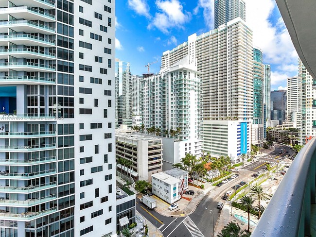 Foto del edificio - 1331 Brickell Bay Dr