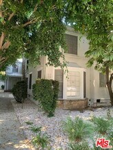 Building Photo - 127 N Doheny Dr