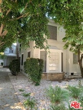 Building Photo - 127 N Doheny Dr