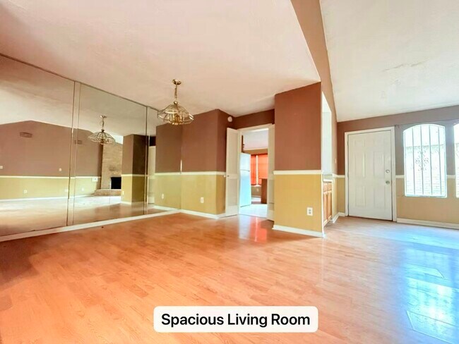 Foto del edificio - 6418 Gladewell Dr