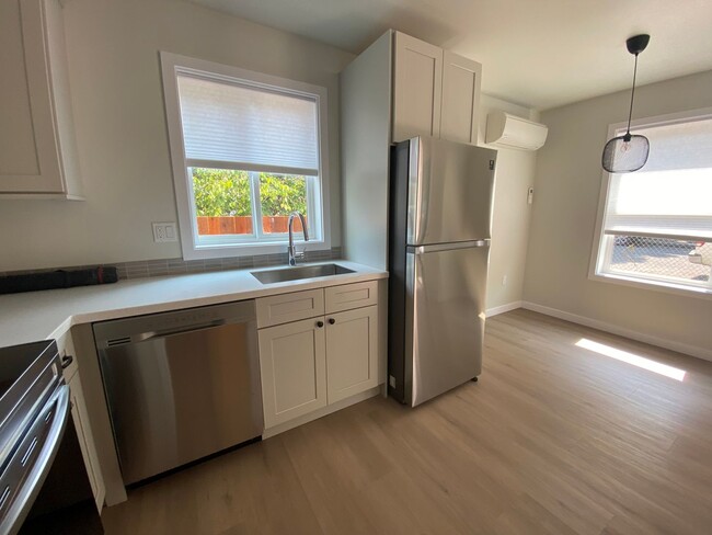 Building Photo - Adorable 2 Bedroom ADU in SE Portland!