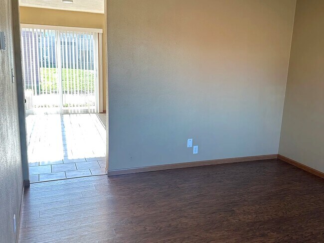 Building Photo - 309 Biggs Dr