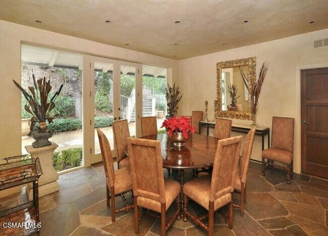Foto del edificio - 5537 Round Meadow Rd