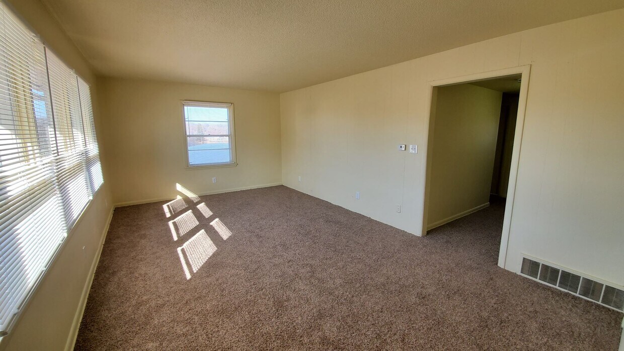 Primary Photo - 1121 N 48th Ave