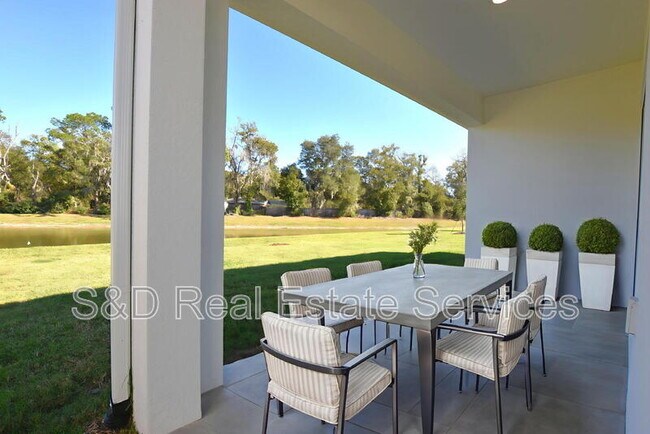 Foto del edificio - 8383 Madrid St