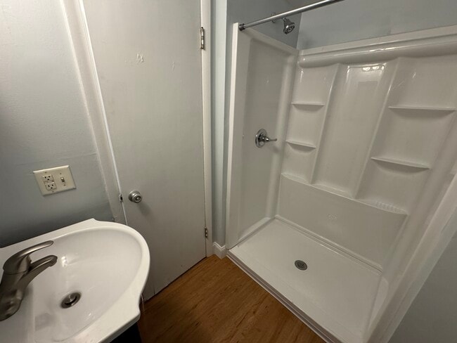 Building Photo - Kingsley Apartments