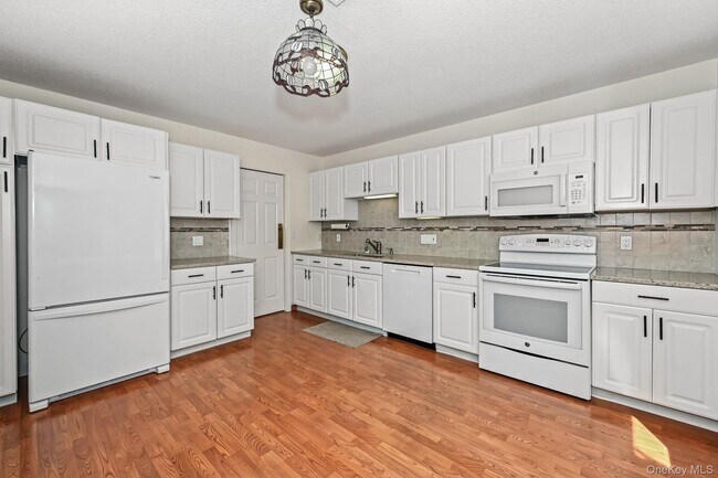 Foto del edificio - 750 C Heritage Hls