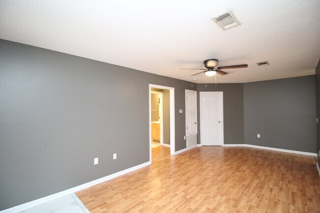 Foto del edificio - Don’t Miss This Milton Duplex — 2BR/2BA Brick Home with Garage, Walk-In Closet, Open Living Space...