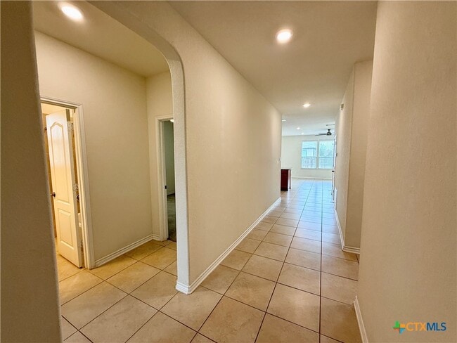 Building Photo - 2065 Oxbow Cir