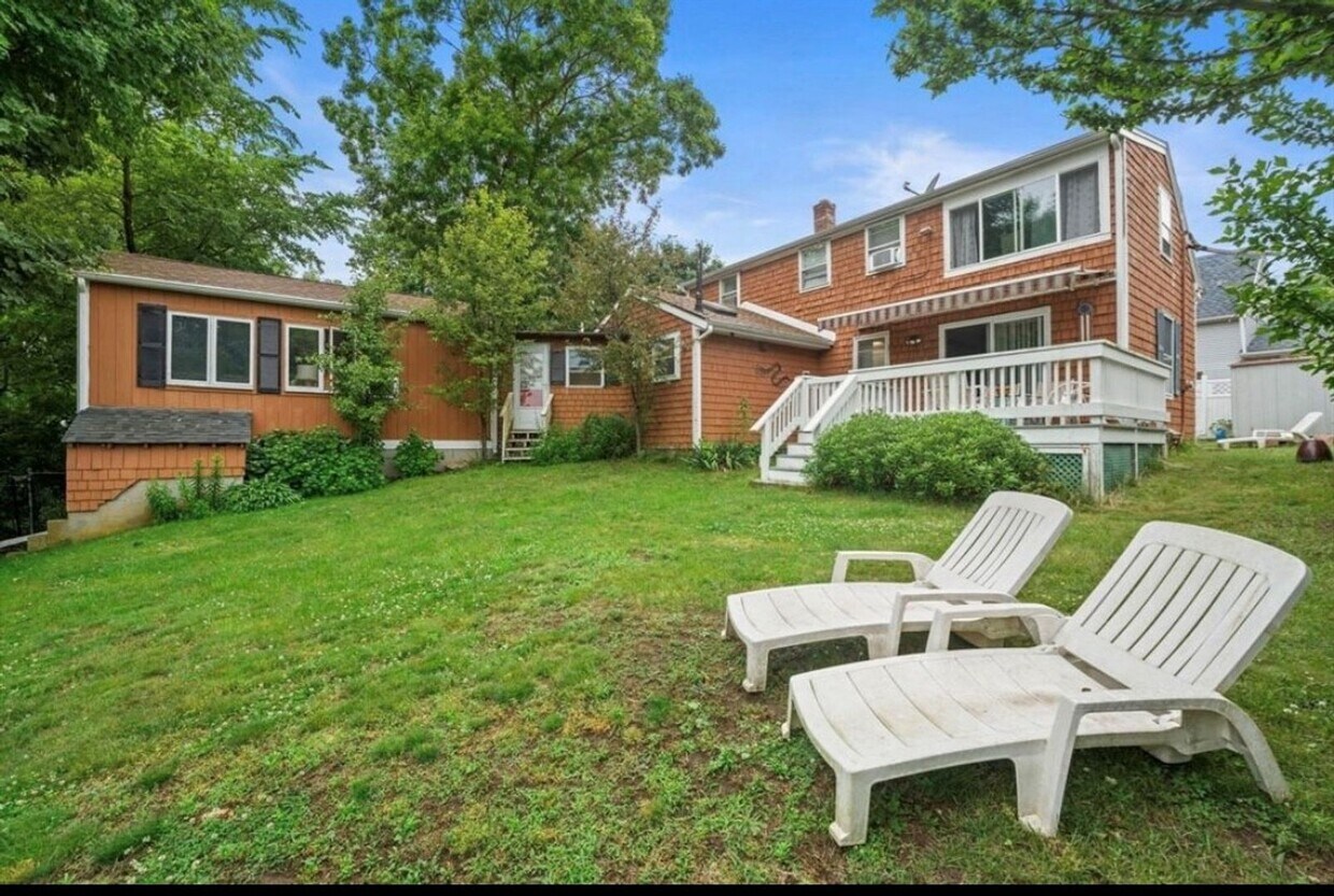 Primary Photo - Secluded 3 bedroom / 2 Ba Waterfront Home