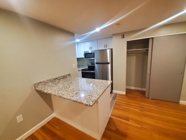 Kitchen - 39 Railroad Ave