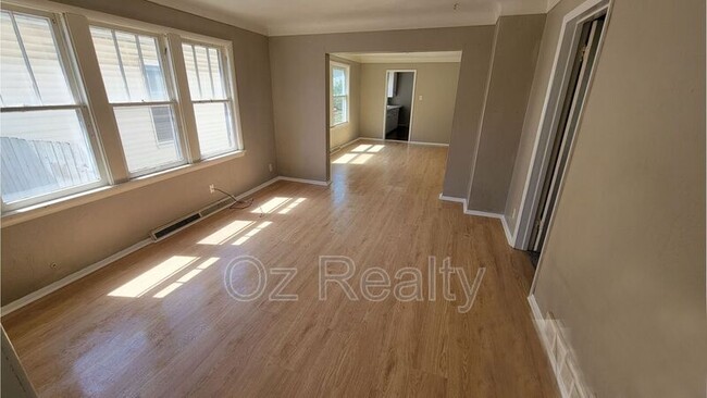 Building Photo - 3149 Elm St