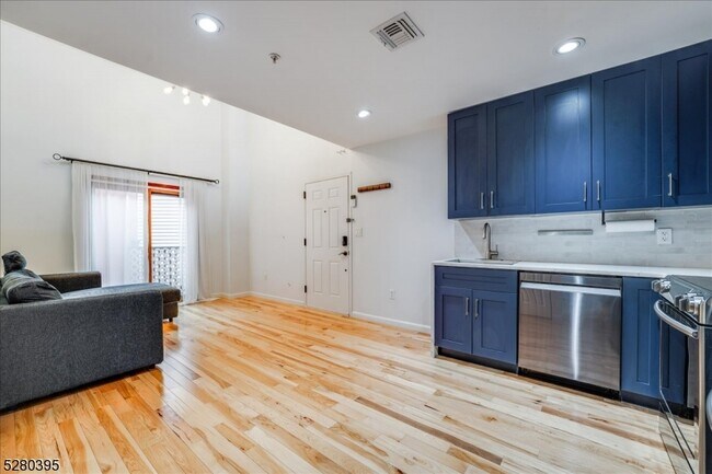 Building Photo - 416 63rd St